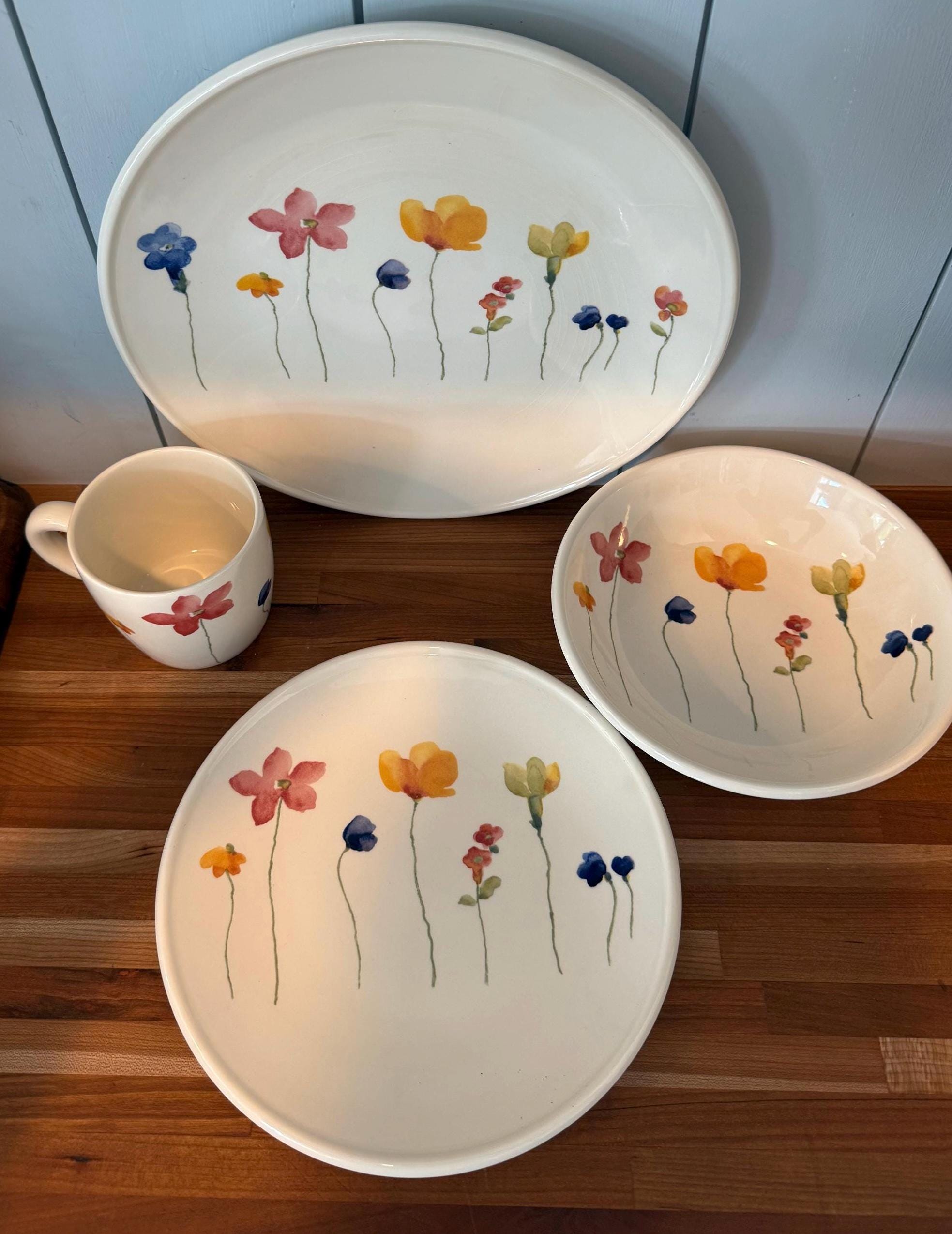 Royal Stafford Scattered Flowers ( 1-4 Piece Place Setting) 4