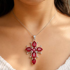 Korshänge i sterlingsilver, granat- och rubinstenar, religiösa smycken