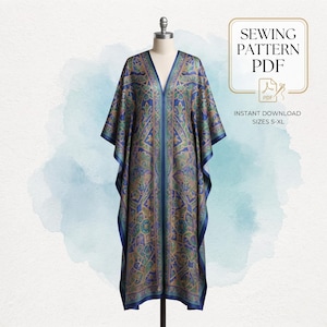 Op de afbeelding: Een digitaal naaipatroon-PDF voor een kaftan met een complex geometrisch en bloemmotief in blauw, groen en goud. Het kledingstuk heeft een V-hals en wijde mouwen. De tekst op de afbeelding luidt: SEWING PATTERN PDF, INSTANT DOWNLOAD, SIZES S-XL.