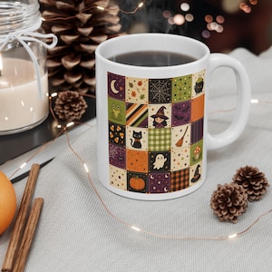 Halloween-lapptäckmugg | Häxa, katt, spöke, pumpamönster, Halloween-kaffekopppresent