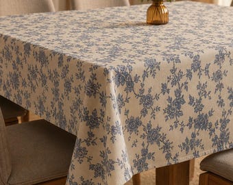 Blaue Tischdecke mit Blumenmuster, Esstisch- und Küchendekoration im französischen Landhausstil