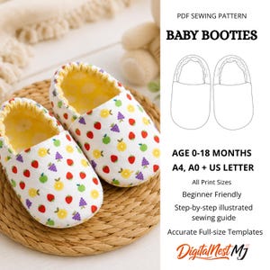 Puede incluir: Un par de patucos para bebé de tela blanca con un estampado de frutas coloridas de fresas, uvas, manzanas y limones. El interior es amarillo. El texto dice: PDF SEWING PATTERN BABY BOOTIES AGE 0-18 MONTHS A4, A0 + US LETTER DigitalNest MJ.
