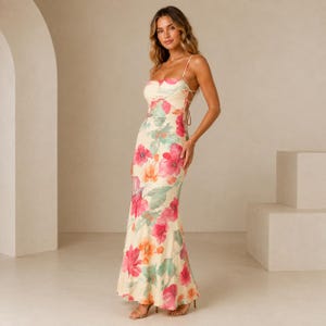 Vestido largo floral: Vestido de verano con espalda descubierta, cordones y tirantes finos.