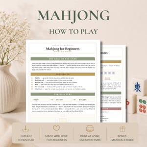 Peut inclure: Un guide pédagogique imprimé intitulé Mahjong for Beginners avec des sections sur le but du jeu, la mise en place et le déroulement d'un tour. Le document présente des en-têtes verts et dorés, du texte noir et des tuiles de mahjong blanches.