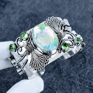 Armband med vitt australiskt och opalgrönt ametist, handgjort ädelstenssmycke i 925 sterlingsilver, justerbar manschett, unik present till henne