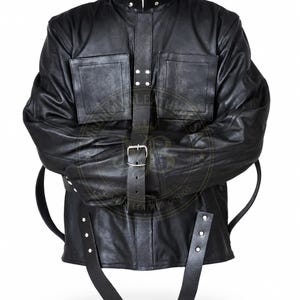Giacca da camicia di forza in vera pelle, costume gotico da uomo per Halloween e cosplay, con fibbia regolabile.