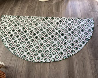 Vintage round holiday wreath Table Cloth