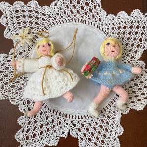 Décoration vintage ange au crochet et décoration patineuse sur glace