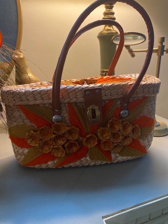 Embroidered basket Gem