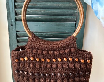 Borsa vintage in macramè con manici in legno e perline