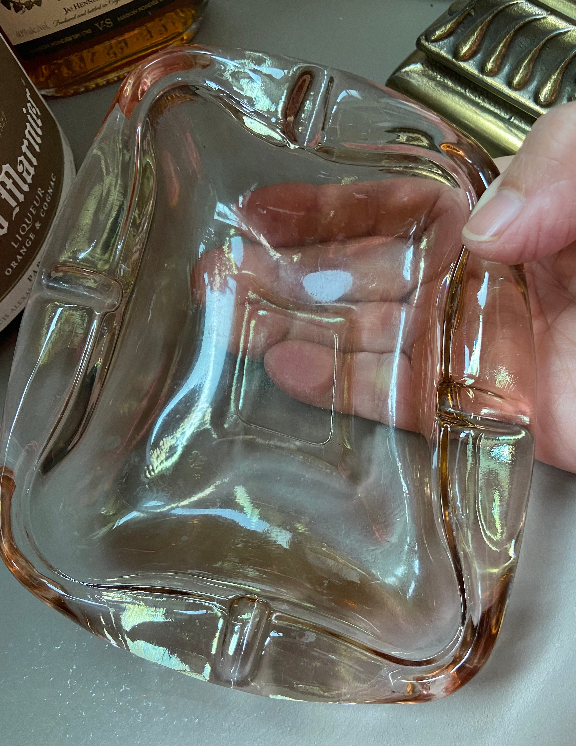 A large heavy amber Ashtray (JAS) A large heavy amber Ashtray (JAS)