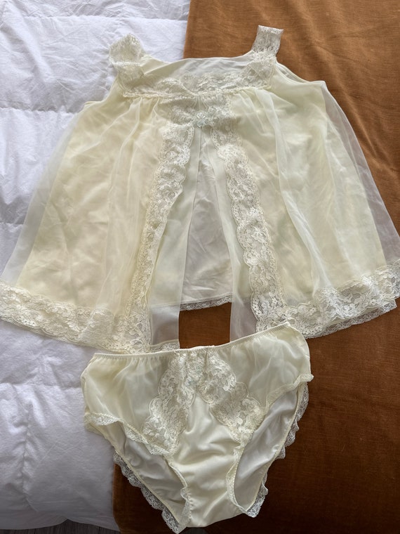 Vintage Shadowline Yellow nighty & high waisted pa