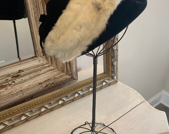 Cappello a tamburello vintage con rifiniture in pelliccia