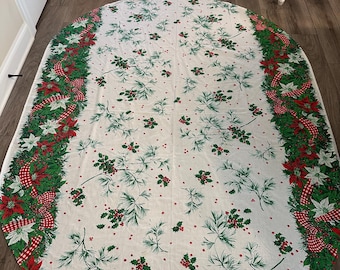 Vintage Poinsettia & Holly Christmas Table Cloth 67’x88’ oval