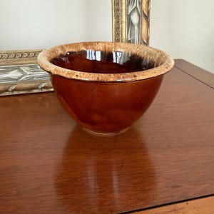 Vintage Hull Pottery Servierschüssel mit brauner Glasur | Ofenfeste Keramikschüssel im Mid-Century-Modern-Stil aus den USA | Braune Glasur aus den 1960er Jahren | Rustikale Landhausküche