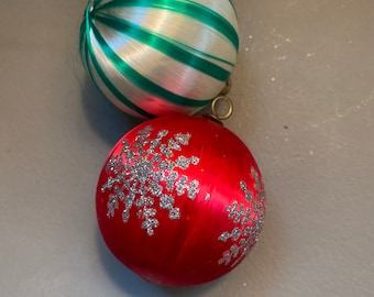 Juego de 2 bolas navideñas de satén vintage