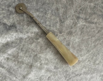 Vintage Dritz Tracing Wheel, Tailors Tracing Wheel, Dressmakers Tracing Wheel, Toothless Tracing Wheel, Tracing Wheel With Bakelite Handle