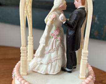 Enesco Vintage 1985 Music Box of wedding couples first dance