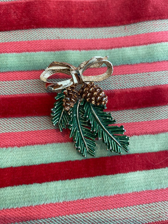 Gerrys Christmas pin Brooch