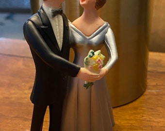 1980 couple wedding cake topper