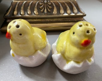 Sale e pepe vintage per pulcini primaverili