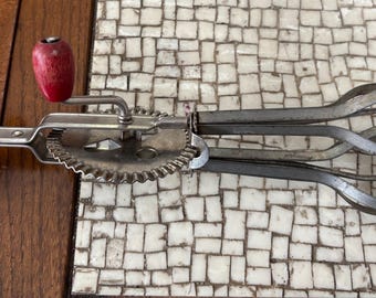 vintage mid century Ekco A&J rotary egg beater