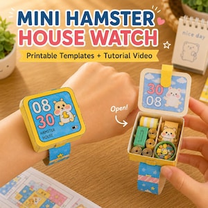 Può includere: Un kit di bricolage in carta per un mini orologio a forma di casa per criceti con modelli stampabili e video tutorial. L'orologio ha un quadrante blu e giallo con un criceto, e lo scomparto interno contiene accessori in carta in miniatura.