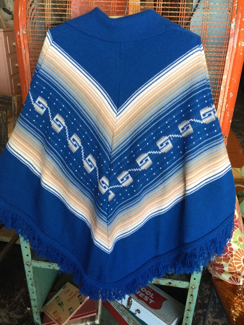 chevron pattern Vintage Blue /& Tan knitted poncho