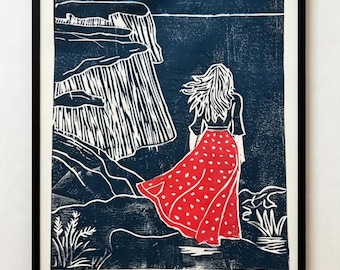 Linogravure originale représentant une femme aux falaises, imprimée sur papier et tissu en 4 couleurs et encadrée. L'une coûte 30 €, les quatre 100 €.