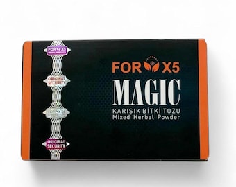 以下が含まれることがあります： FOR X5 MAGIC KARIŞIK BİTKİ TOZU Mixed Herbal Powderと書かれた長方形の黒い箱。左側には、FOR X5およびORIGINAL SECURITYの文字が繰り返される垂直の銀色のホログラムセキュリティストリップが付いています。箱の縁はオレンジ色です。