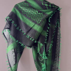 Bufanda palestina Keffiyeh, estampado geométrico en negro y verde, chal con flecos (48 x 48 pulgadas)