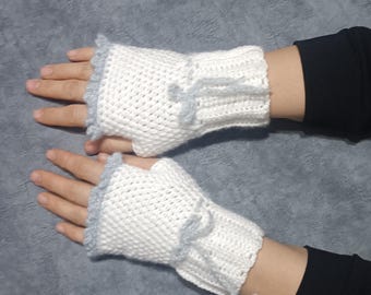 Crochet Ruffled Fingerless Gloves,  Vintage Mittens