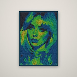 Peut inclure: Une impression d'art mural rectangulaire représentant un portrait stylisé d'une personne, réalisé avec des coups de pinceau tourbillonnants et texturés dans des tons bleu profond, vert vif et jaune doré, encadré par une fine bordure bleue.