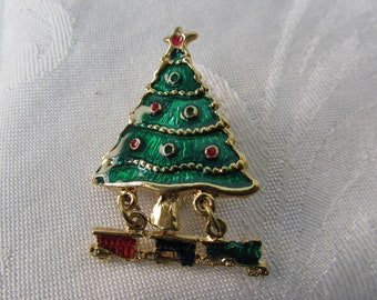 HOLIDAY PIN CHRISTMAS Broach Green Gold  Train hinged under the tree