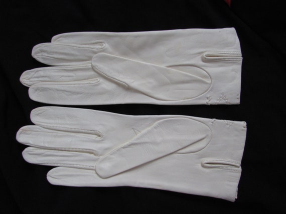 1950s White Italian short gloves size 7 1/2 - image 5