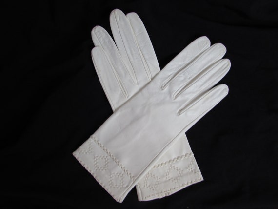 1950s White Italian short gloves size 7 1/2 - image 1