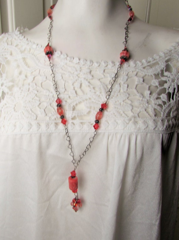 NECKLACE Coral Pink Silver heart chain 1980s
