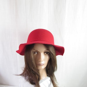 Womans Red Hat Felt bucket hat large size