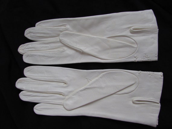 1950s White Italian short gloves size 7 1/2 - image 6