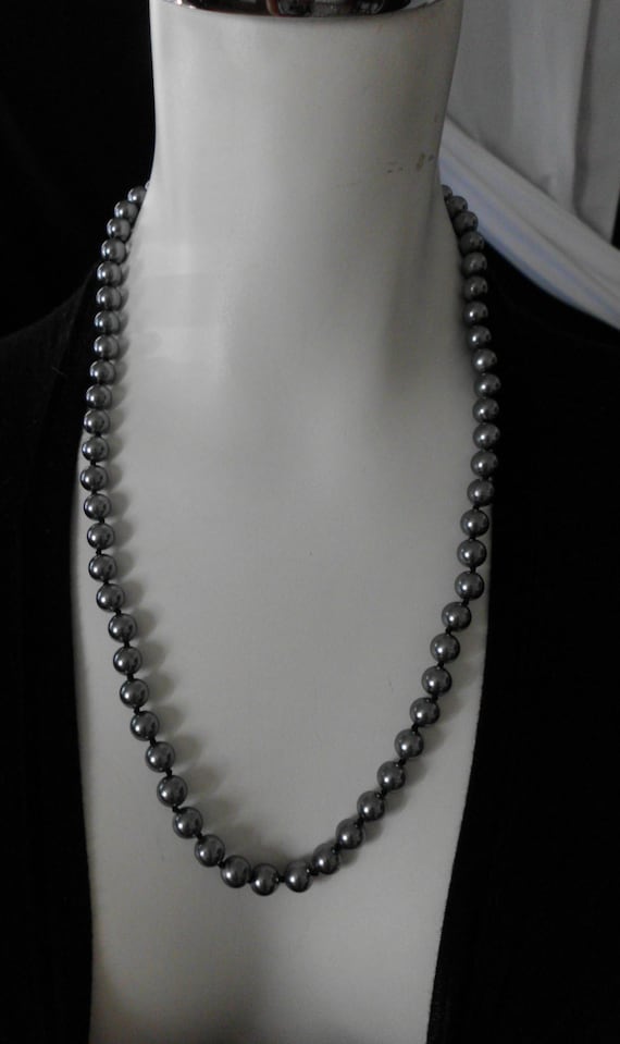 Vintage STEEL GREY PEARLS hand tied strand