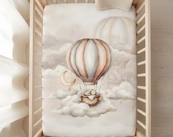 Spannbettlaken mit Heißluftballon-Aquarellmotiv: Neutrale, himmlische Babybettwäsche