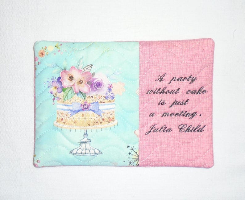 Tapete para taza con forma de pastel de fiesta y cita de Julia Child imagen 1