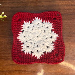 Patrón de ganchillo cuadrado de copo de nieve para abuela en PDF / Manta cuadrada para abuela / Cuadrado de ganchillo navideño / Ganchillo de invierno / Cuadrado afgano festivo