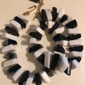 Vintage TRIFARI Black & White Plastic NUGGET NECKLACE with Hangtag and Hook Signed Black and White Beaded Necklace signed Trifari