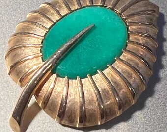 Vintage Stylized LEAF BROOCH Large GREEN Center Stone Brushed Gold Plate 1960s Vintage