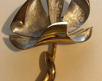 1960s Vintage HOBE Stylized FLOWER BROOCH Brushed Silvertone Smooth Goldtone Maked Hobe (c)