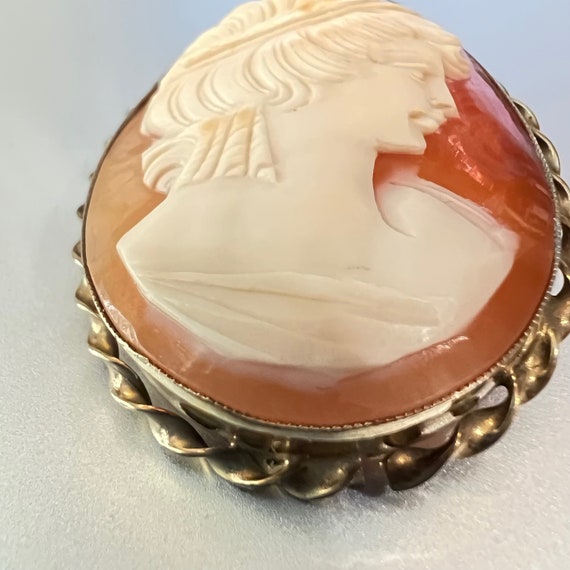 Vintage GOLD FILLED CAMEO Brooch Hand Carved Shel… - image 2