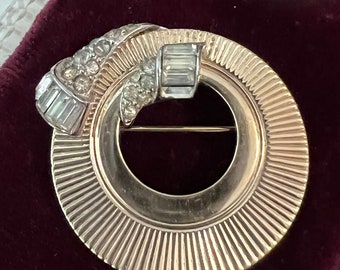 Vintage BOUCHER Gold Plated CIRCLE Pin Brooch with Clear Rhinestones Chatons and Baguettes Boucher (c)