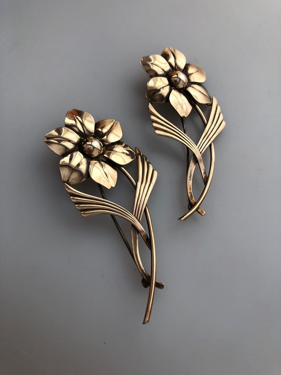 Pair of SYMMETALIC Brooches ART DECO Brooches Flo… - image 2