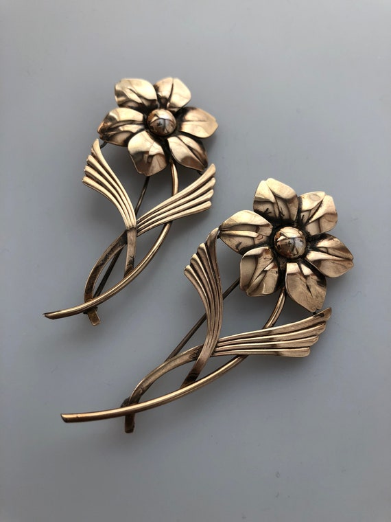 Pair of SYMMETALIC Brooches ART DECO Brooches Flo… - image 1